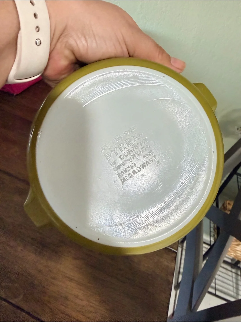 Pyrex Yellow Floral Casserole Dish with White Interior #471 1pt